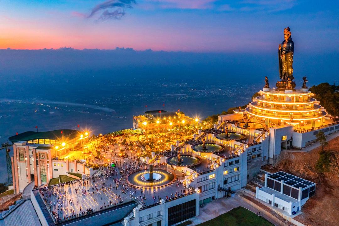 Thuê xe đi Tour Tây Ninh