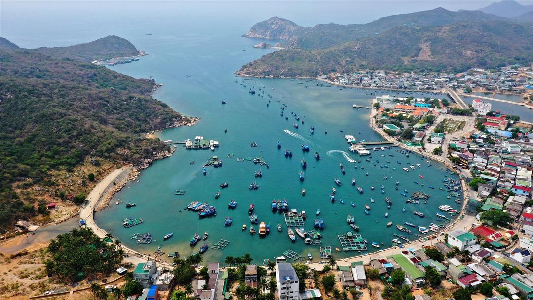 Thuê xe đi Tour Vĩnh Hy