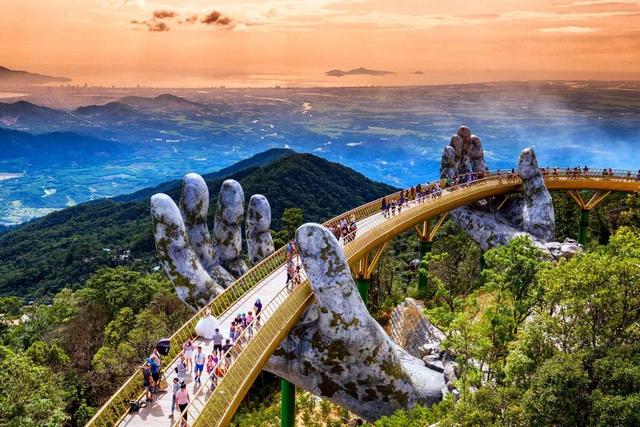 Thuê xe đi Tour Đà Nẵng