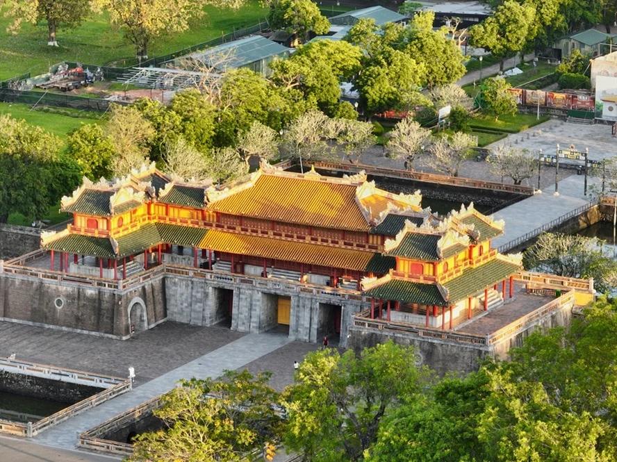 Thuê xe đi Tour Huế